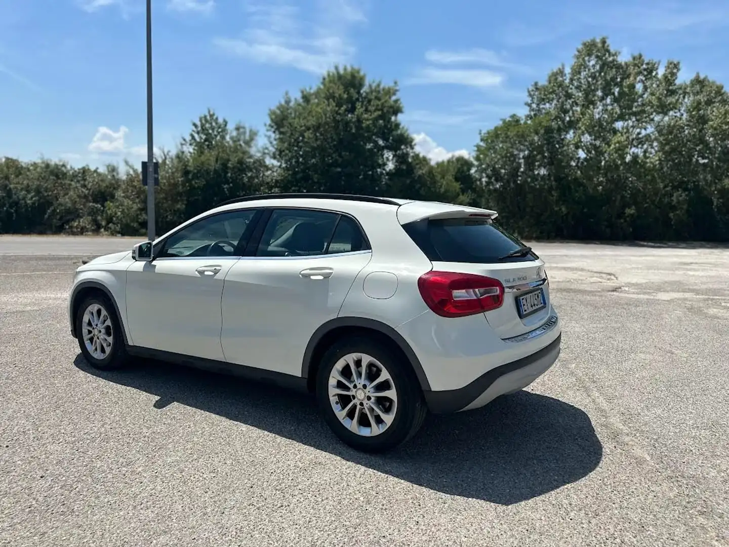 Mercedes-Benz GLA 200 GLA-X156 2014 d (cdi) Executive auto Bianco - 2