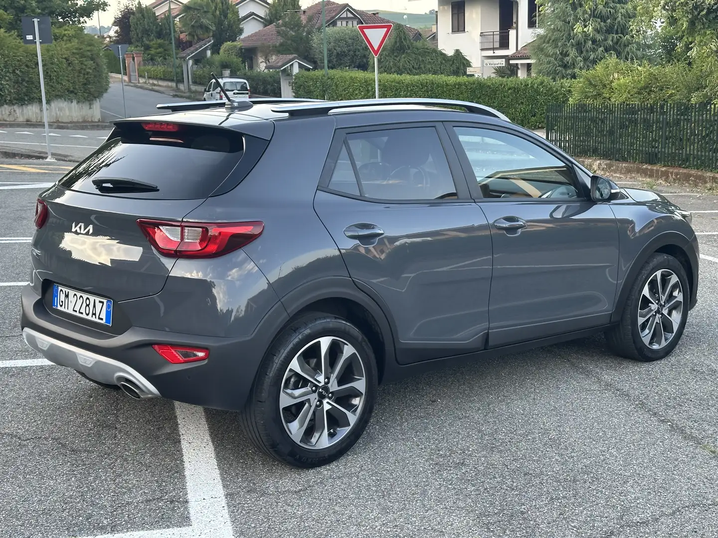 Kia Stonic 1.0 t-gdi mhev Style 100cv imt Gris - 2