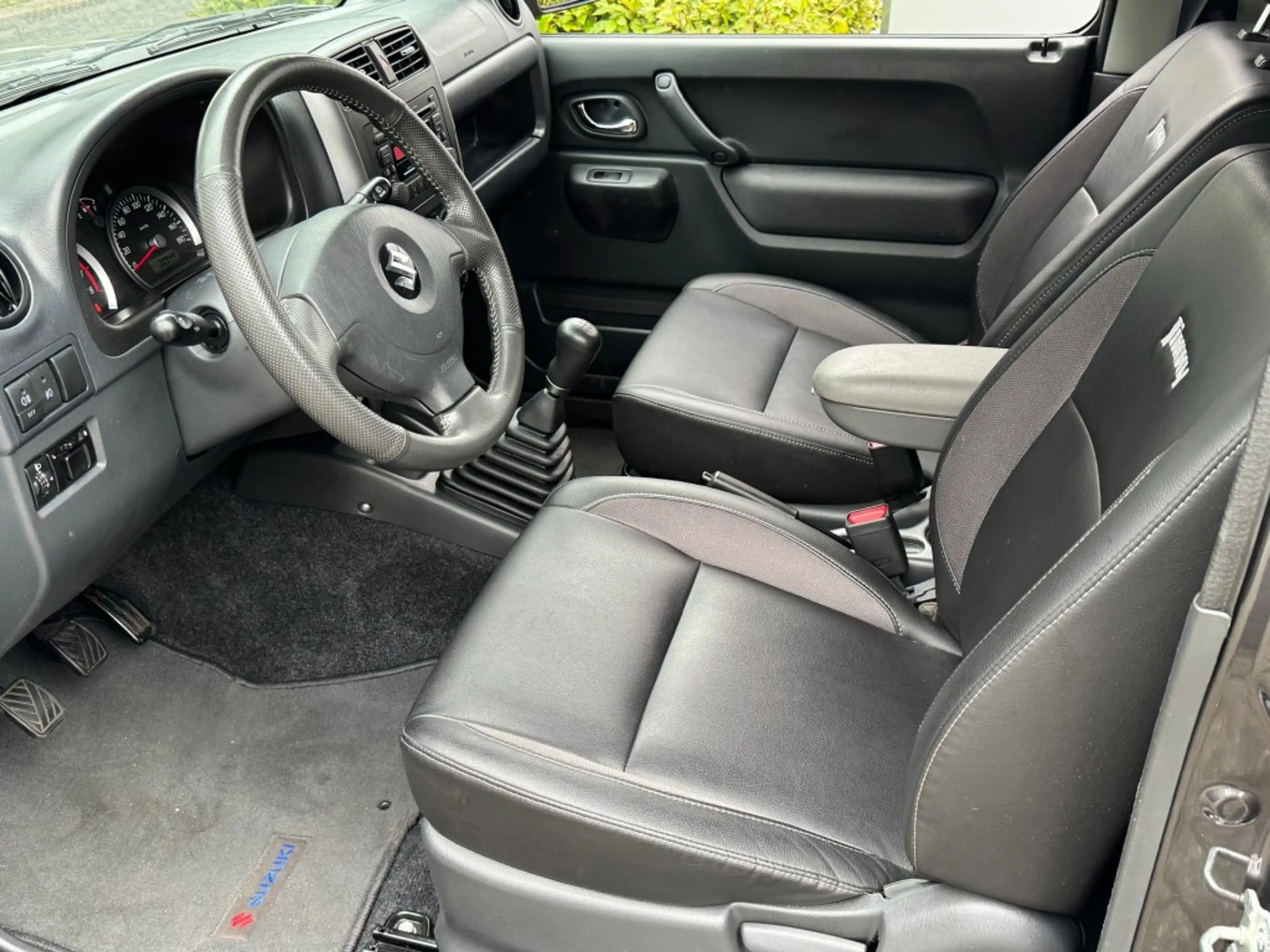 Suzuki Jimny 1.3 Exclusive Metal Top 4x4 Airco/Leder/Trekhaak — photo 19