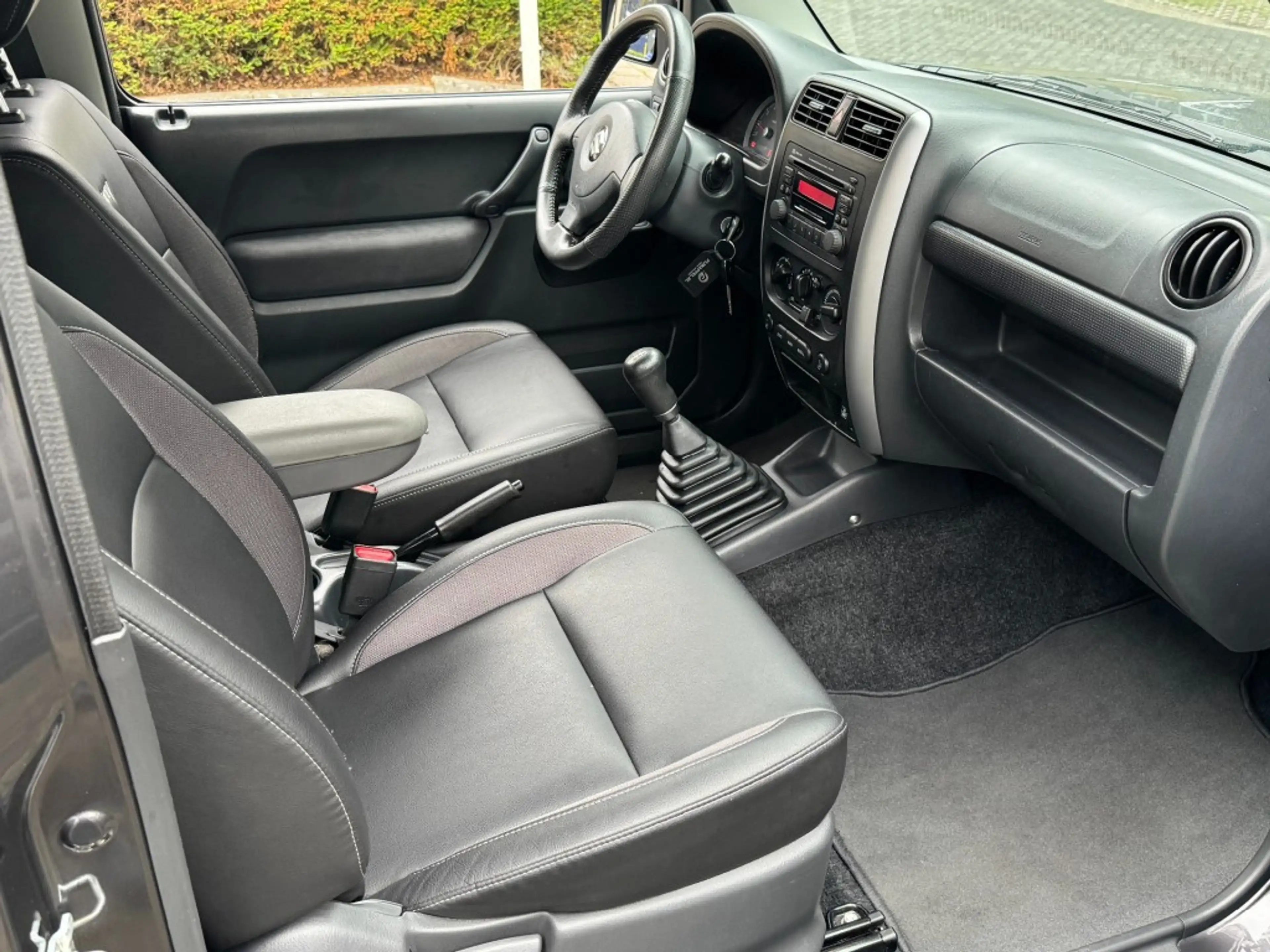 Suzuki Jimny 1.3 Exclusive Metal Top 4x4 Airco/Leder/Trekhaak — photo 3