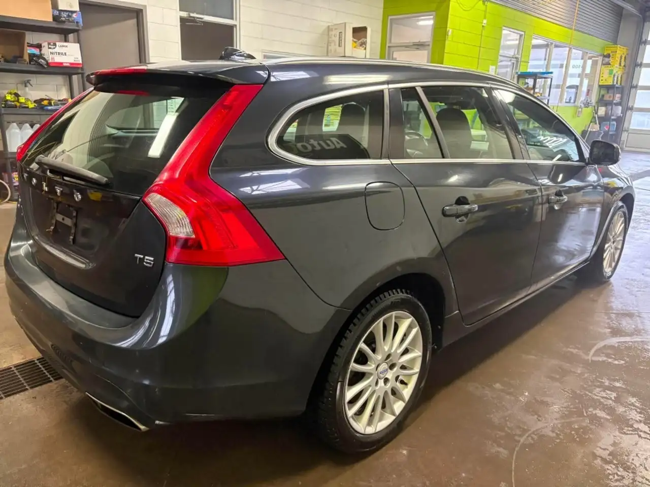 Volvo V60 снимка Volvo V60