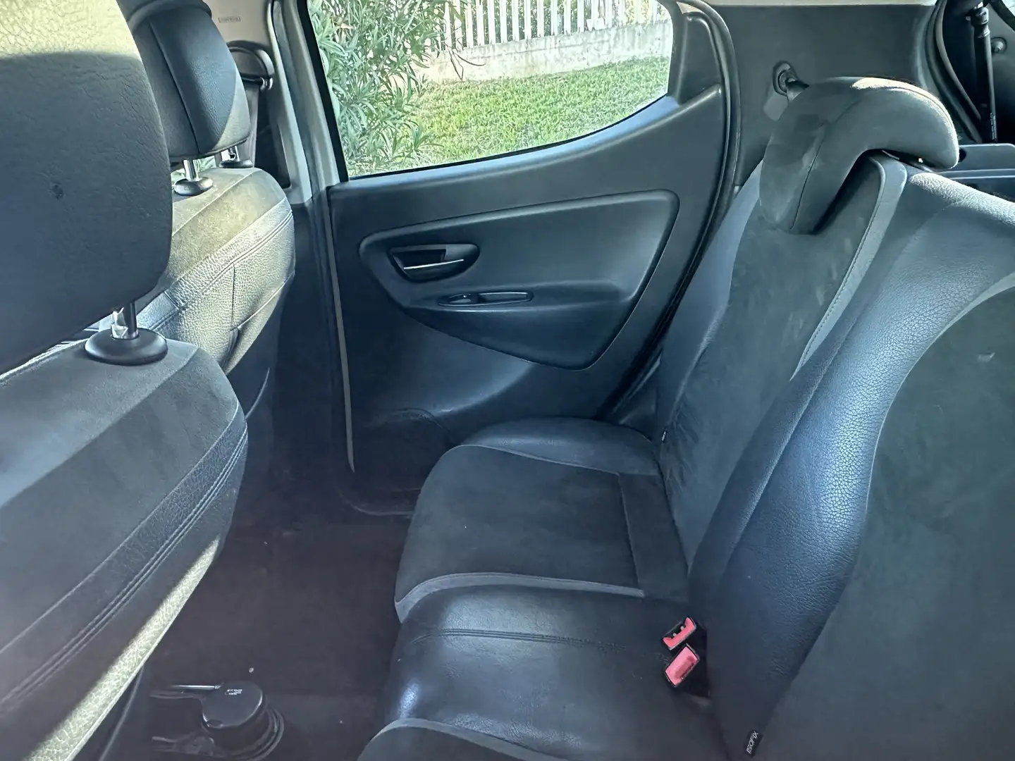 Lancia Ypsilon Ypsilon III 2015 1.2Platinum 69cv pelle tetto navi Beige - 2