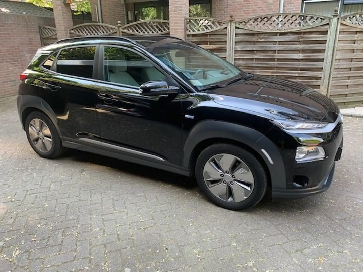 Hyundai KONA KONA EV Premium 64 kWh Чёрный - 2