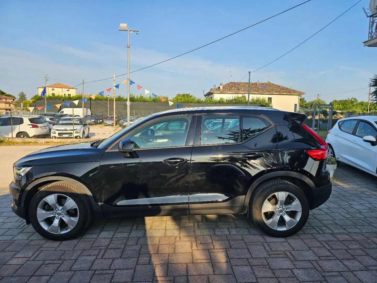 Volvo XC40 D3 AWD Geartronic Momentum Zwart - 2