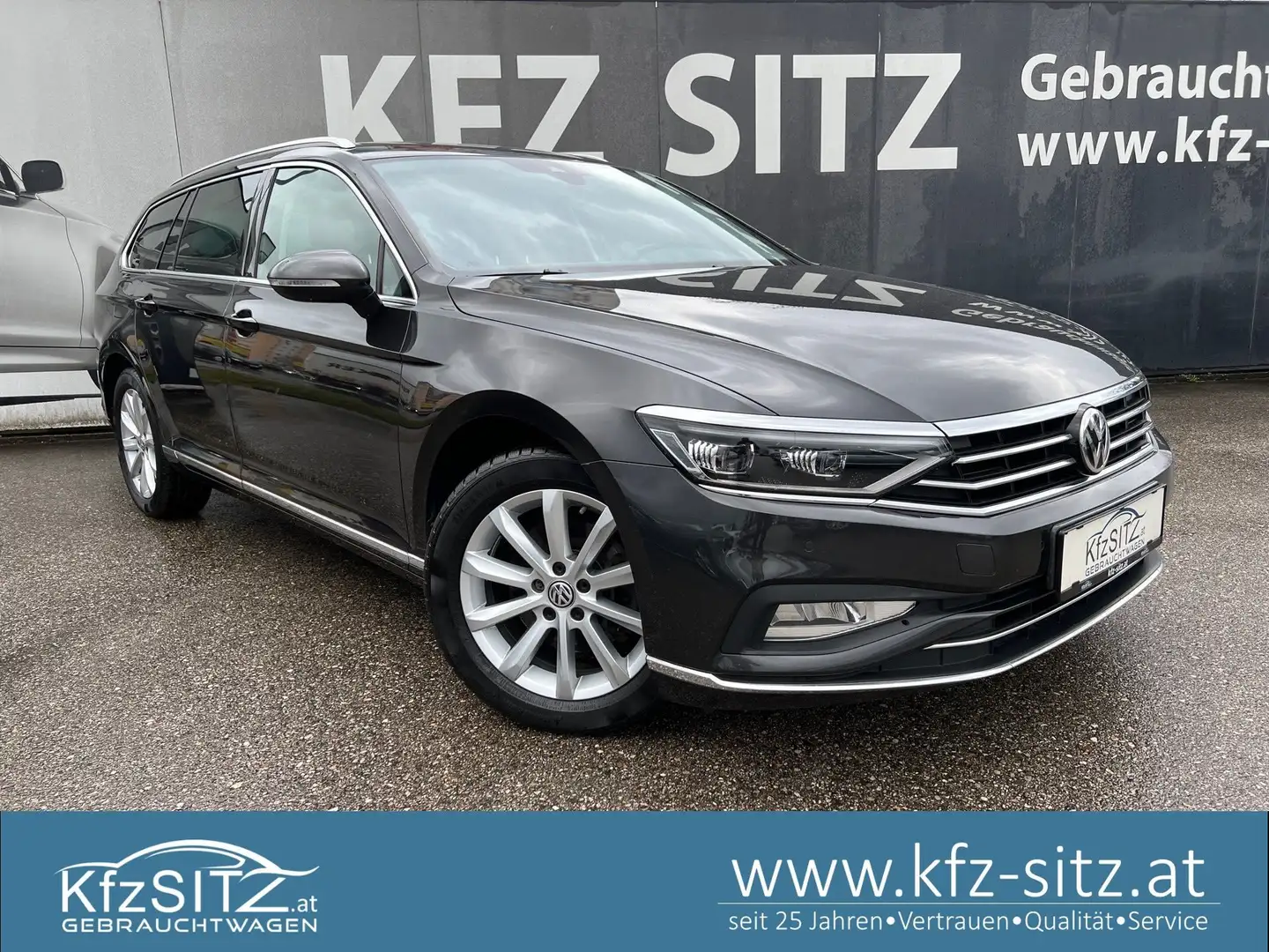 Volkswagen Passat Variant Elegance 2,0 SCR TDI DSG | AHK/MATRIX Grau - 1