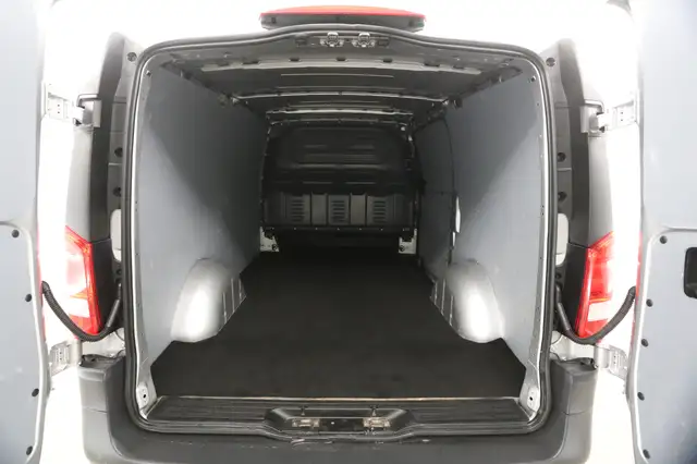 Mercedes-Benz Vito view 3