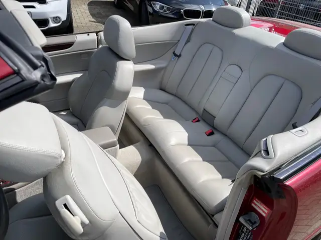 Mercedes-Benz CLK view 13