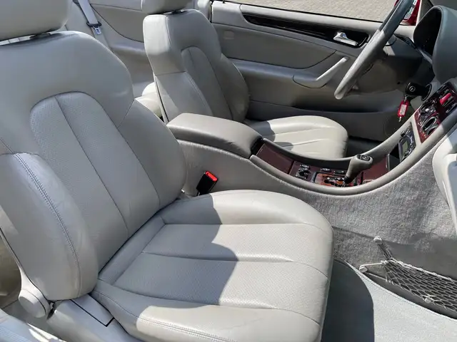 Mercedes-Benz CLK view 11