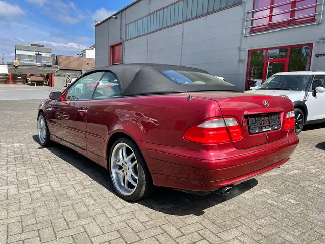 Mercedes-Benz CLK view 7