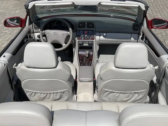 Mercedes-Benz CLK view 15