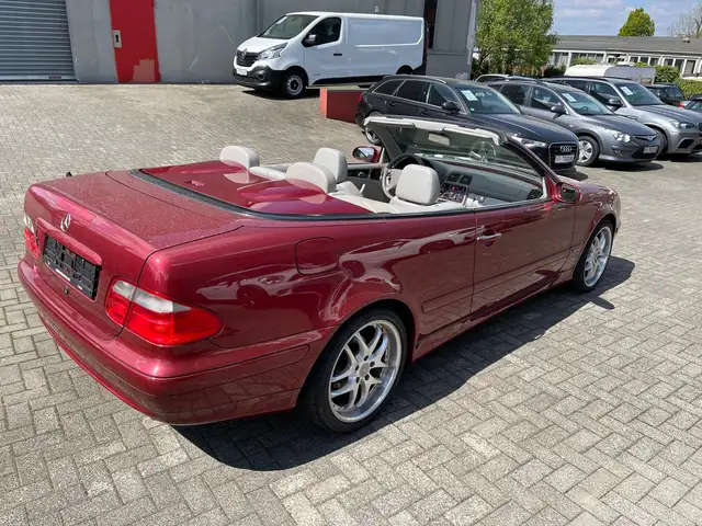 Mercedes-Benz CLK view 10