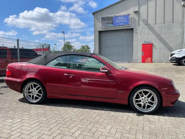 Mercedes-Benz CLK view 4