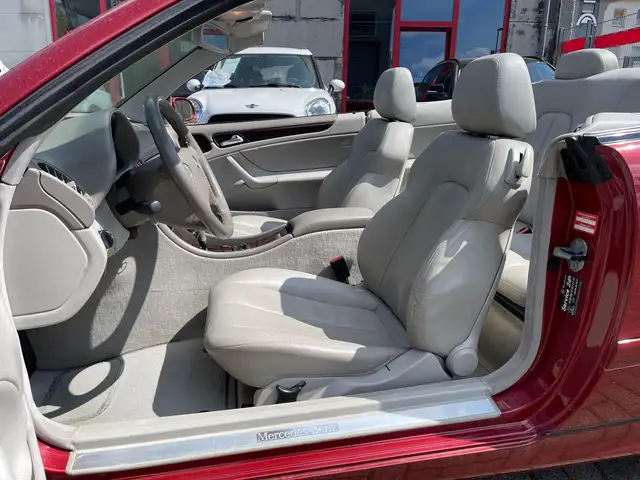 Mercedes-Benz CLK view 12