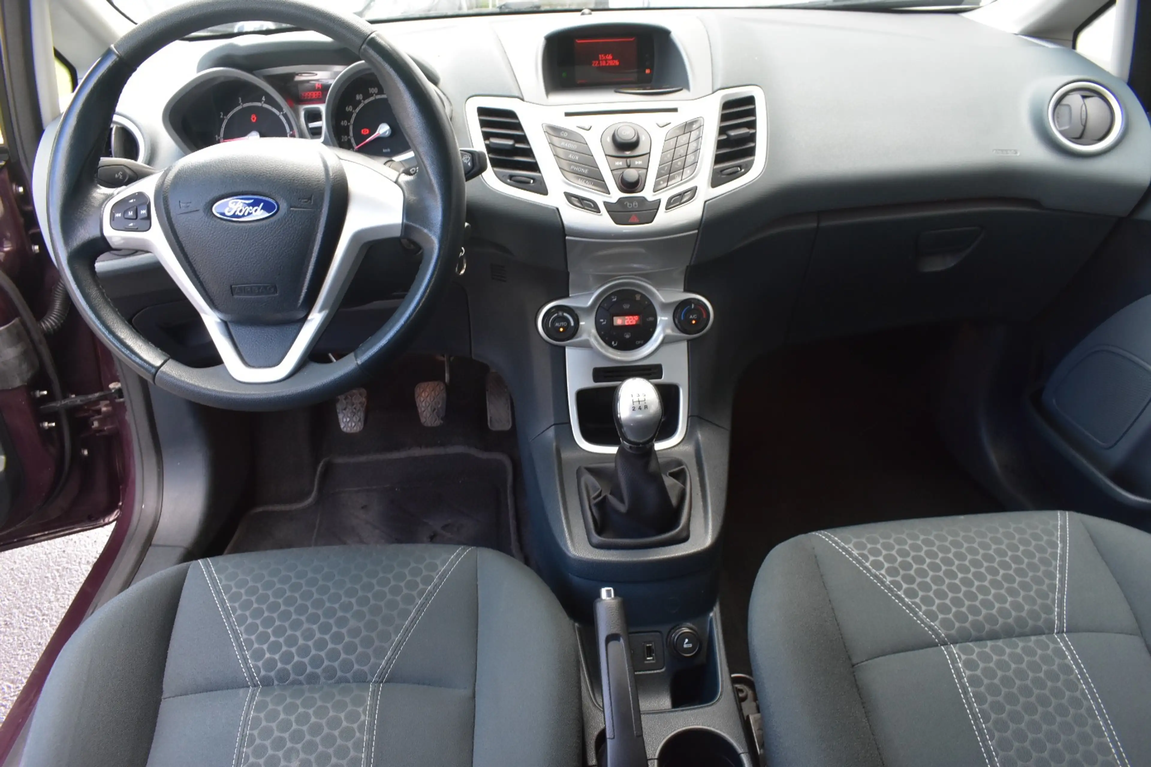 Ford Fiesta 1.25i Titanium / Xenon / Verw Zetel / PDC / Airco / Topstaat / Garantie — photo 12