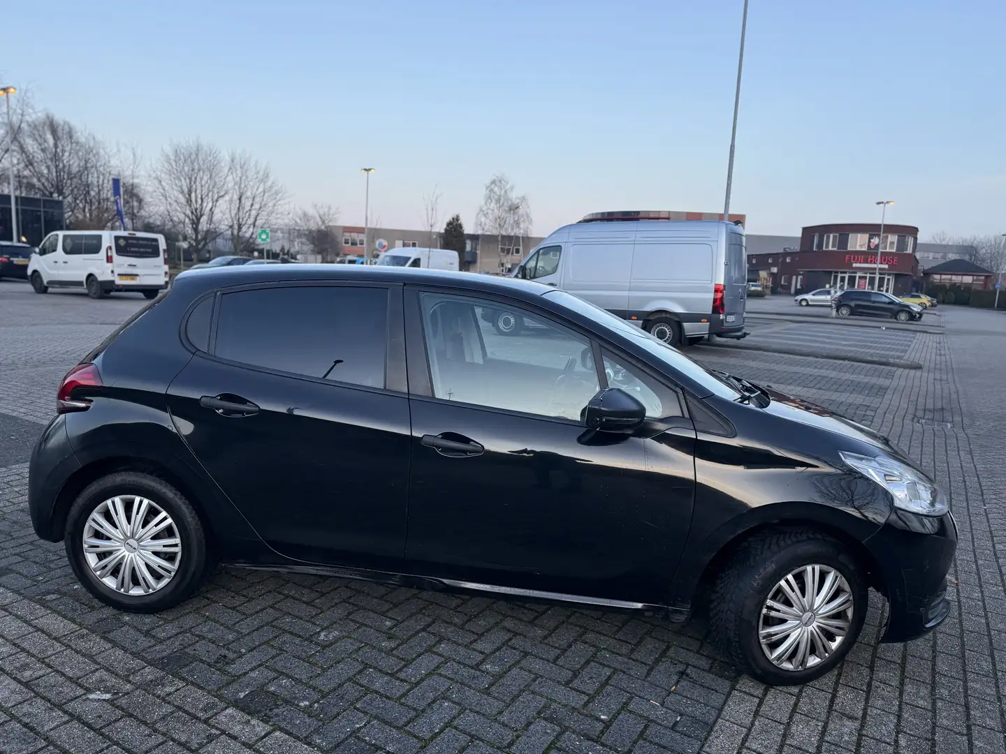 Peugeot 208 1.0 PureTech | APK FEB 2027 | CARPLAY | NAVI | NAP Schwarz - 2