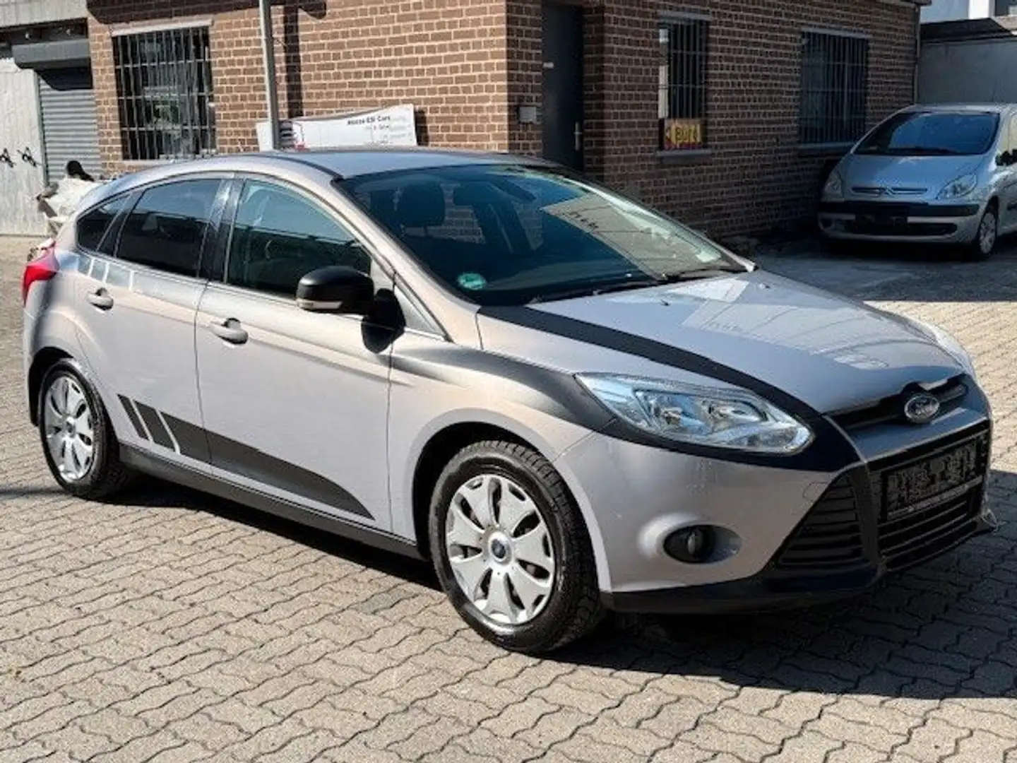 Ford Focus 1,6 Klima sehr gepflegt Grau - 1