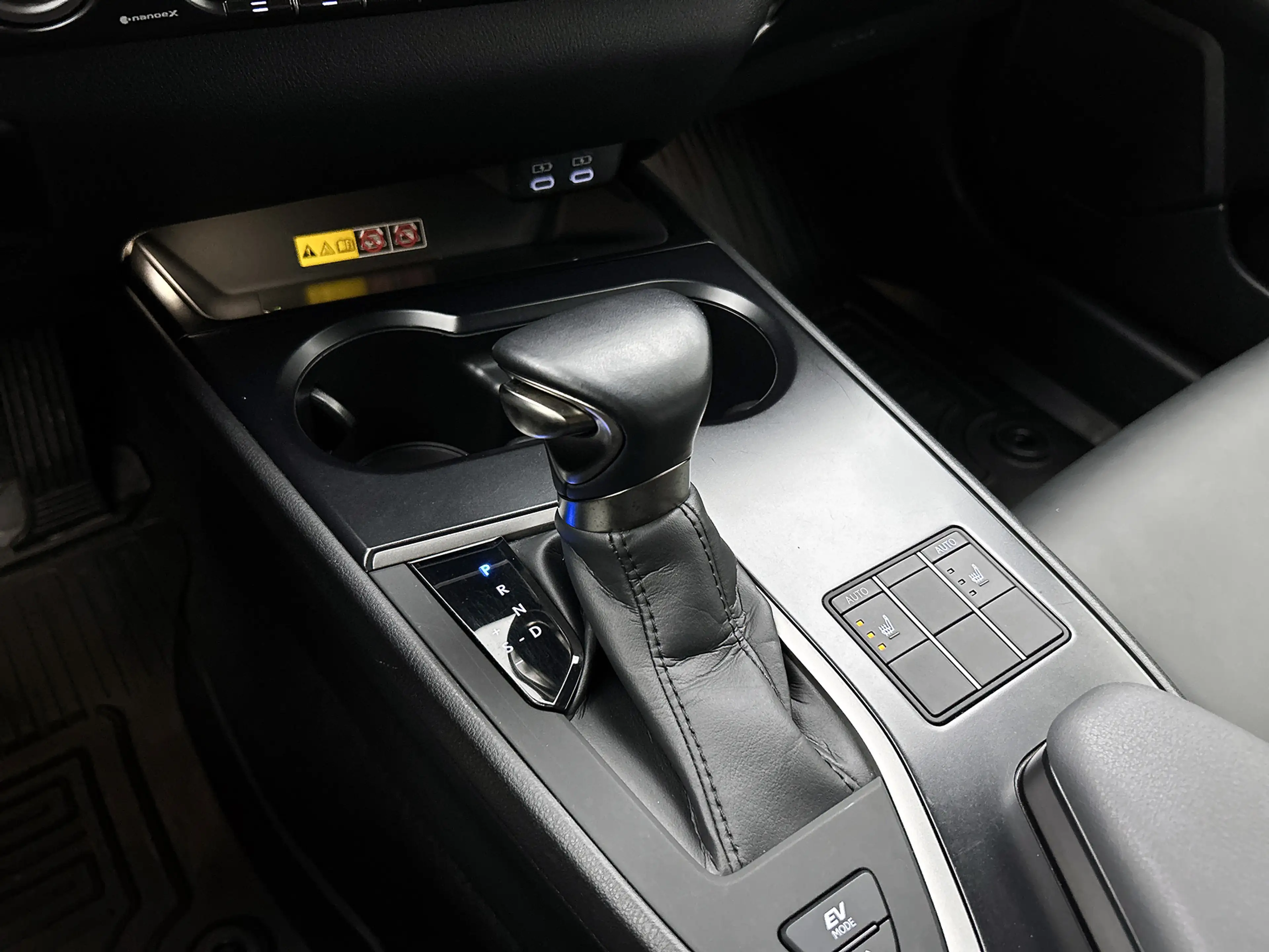 Lexus UX 250h F Sport Line | Apple Carplay / Android Auto (Navig — photo 11
