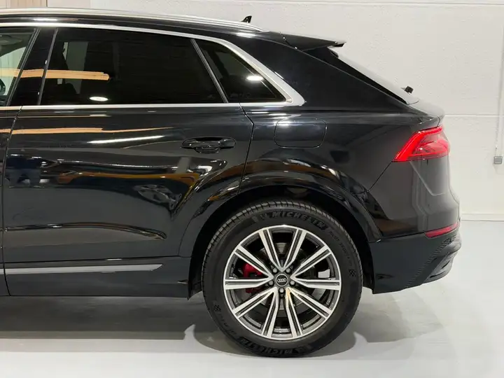 Audi Q8 2023, foto 27
