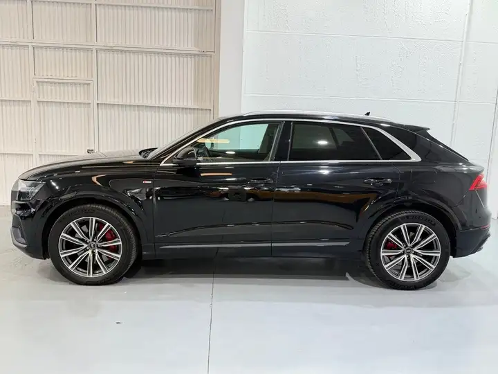 Audi Q8 2023, foto 4
