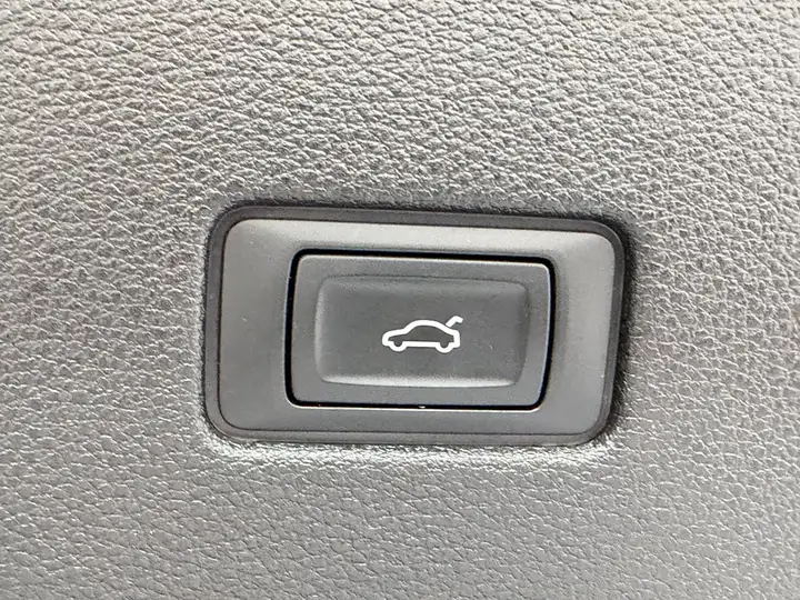 Audi Q8 2023, foto 14