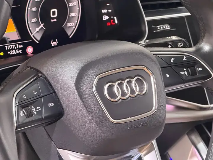 Audi Q8 2023, foto 21