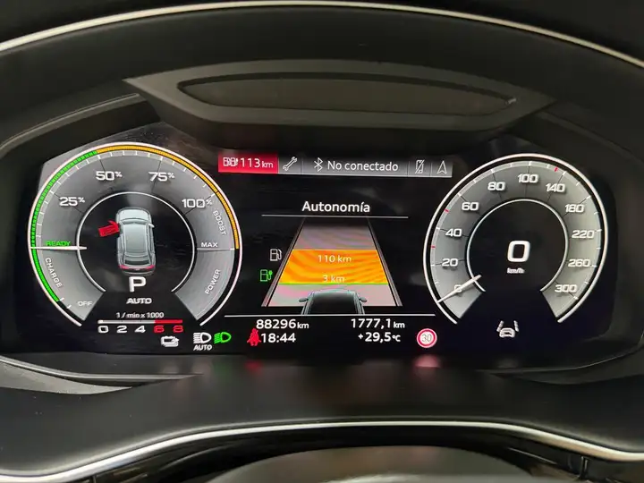 Audi Q8 2023, foto 28