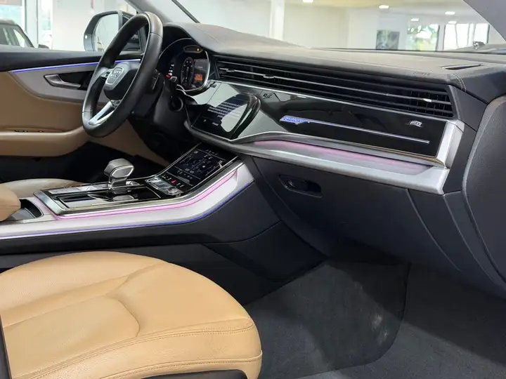 Audi Q8 2023, foto 16