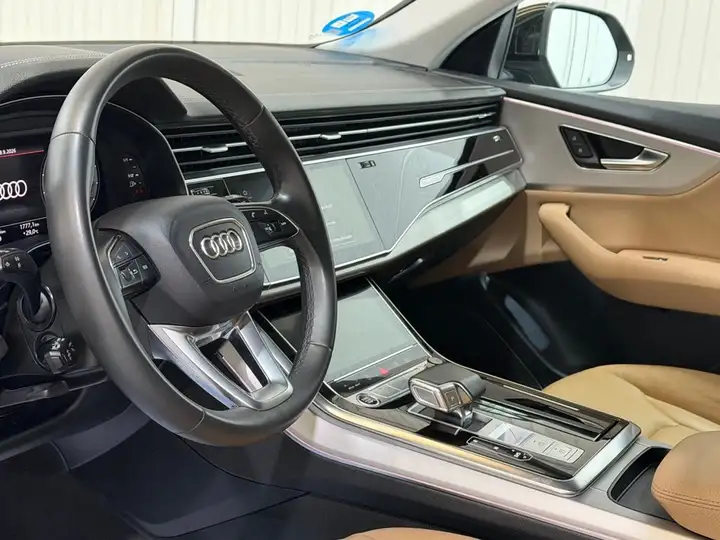 Audi Q8 2023, foto 8