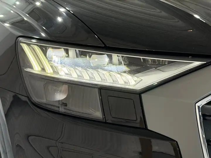 Audi Q8 2023, foto 19