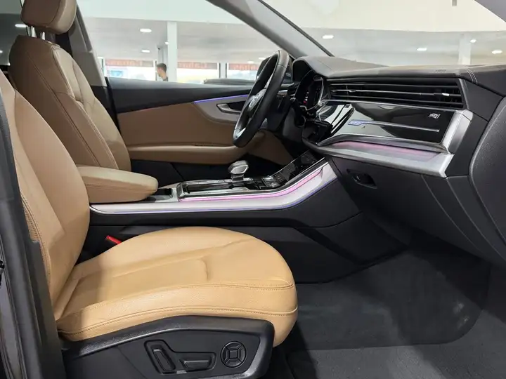Audi Q8 2023, foto 17