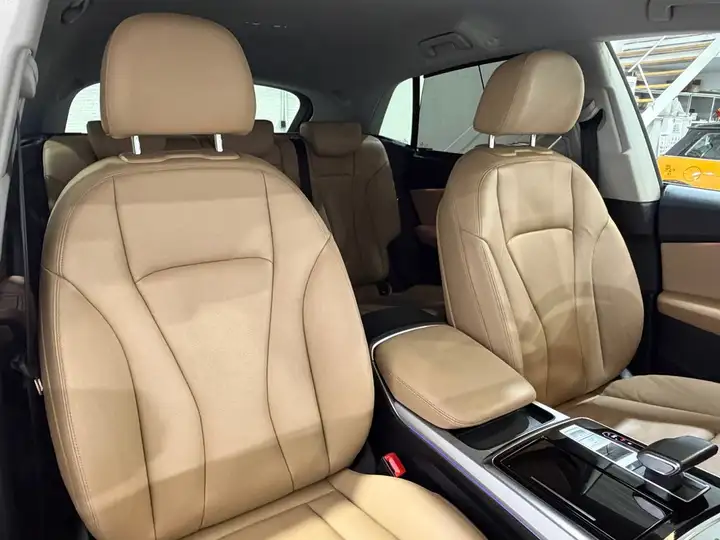 Audi Q8 2023, foto 18
