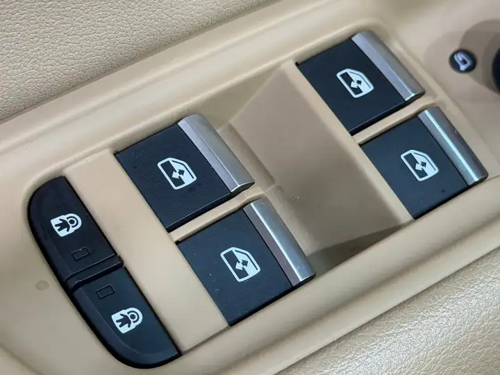 Audi Q8 2023, foto 24
