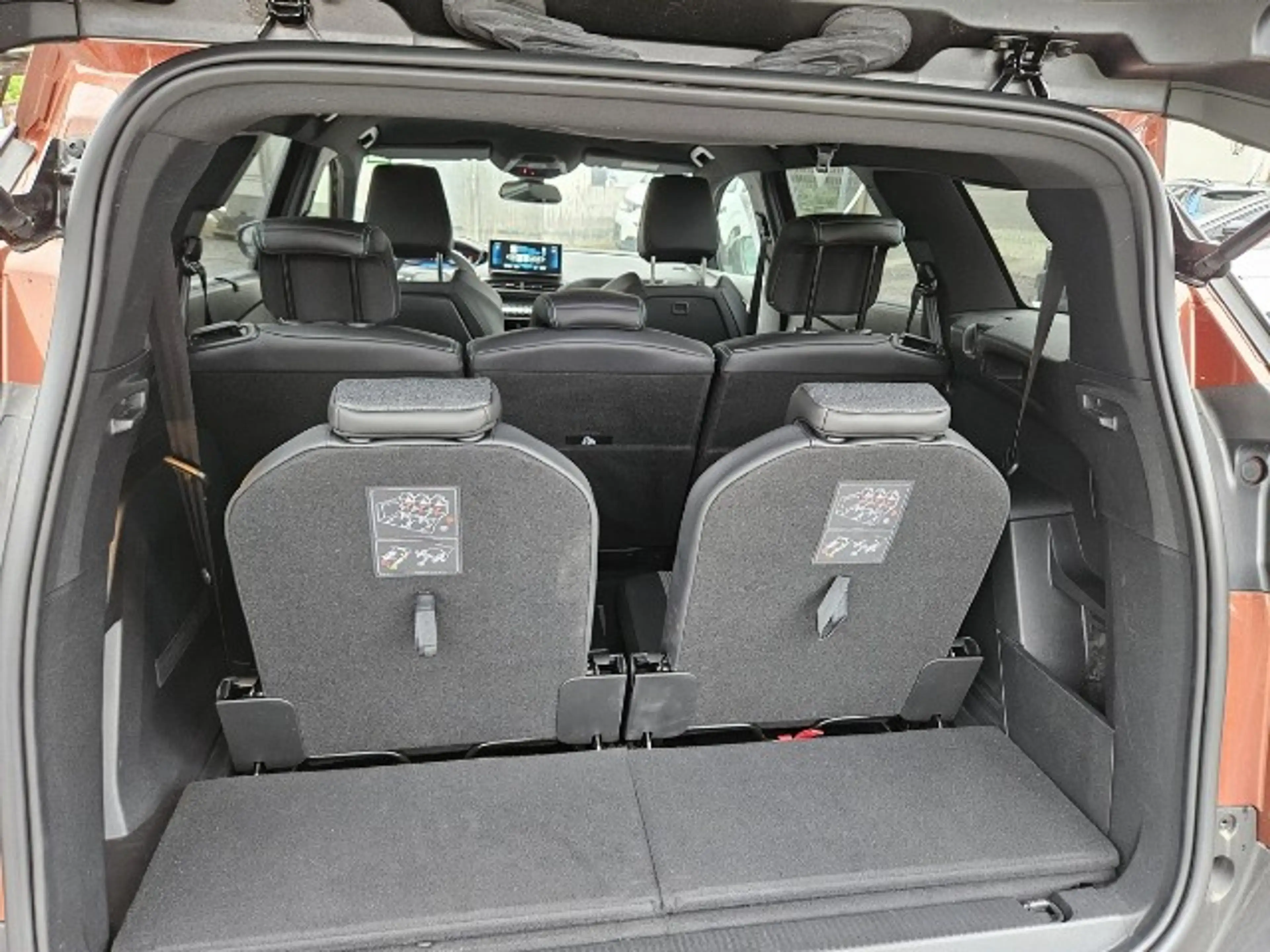 Peugeot 5008 PureTech 130 Allure Pack EAT8 Automatik 7-Sitzer — photo 10