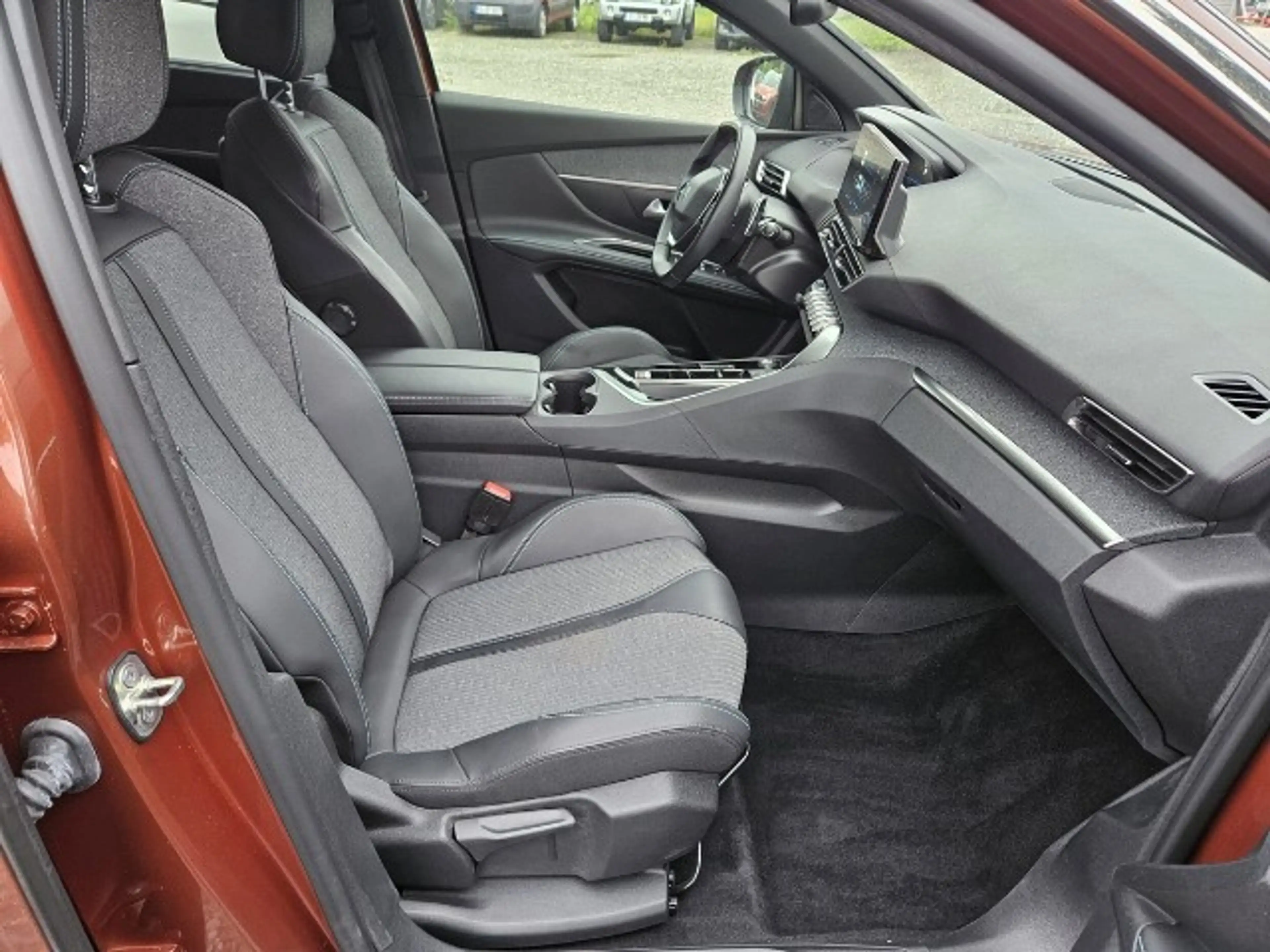 Peugeot 5008 PureTech 130 Allure Pack EAT8 Automatik 7-Sitzer — photo 13