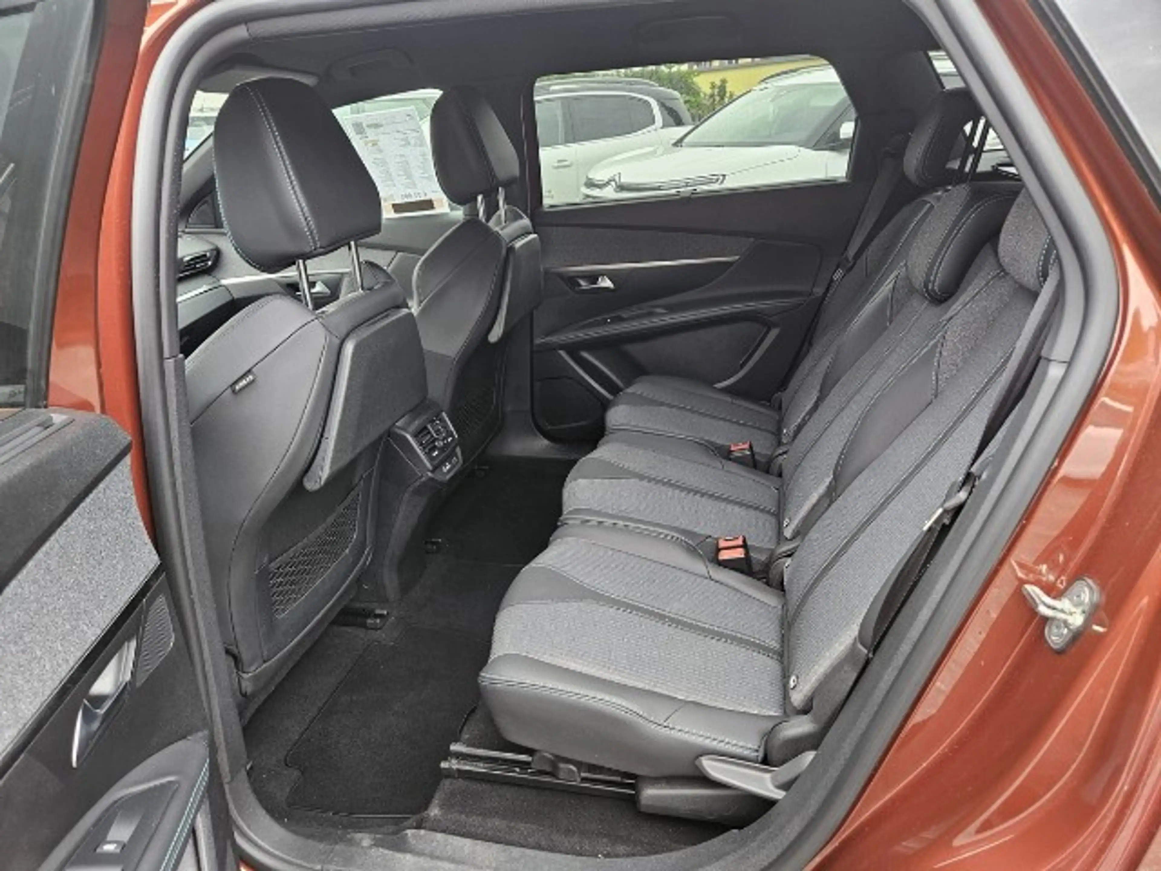 Peugeot 5008 PureTech 130 Allure Pack EAT8 Automatik 7-Sitzer — photo 12