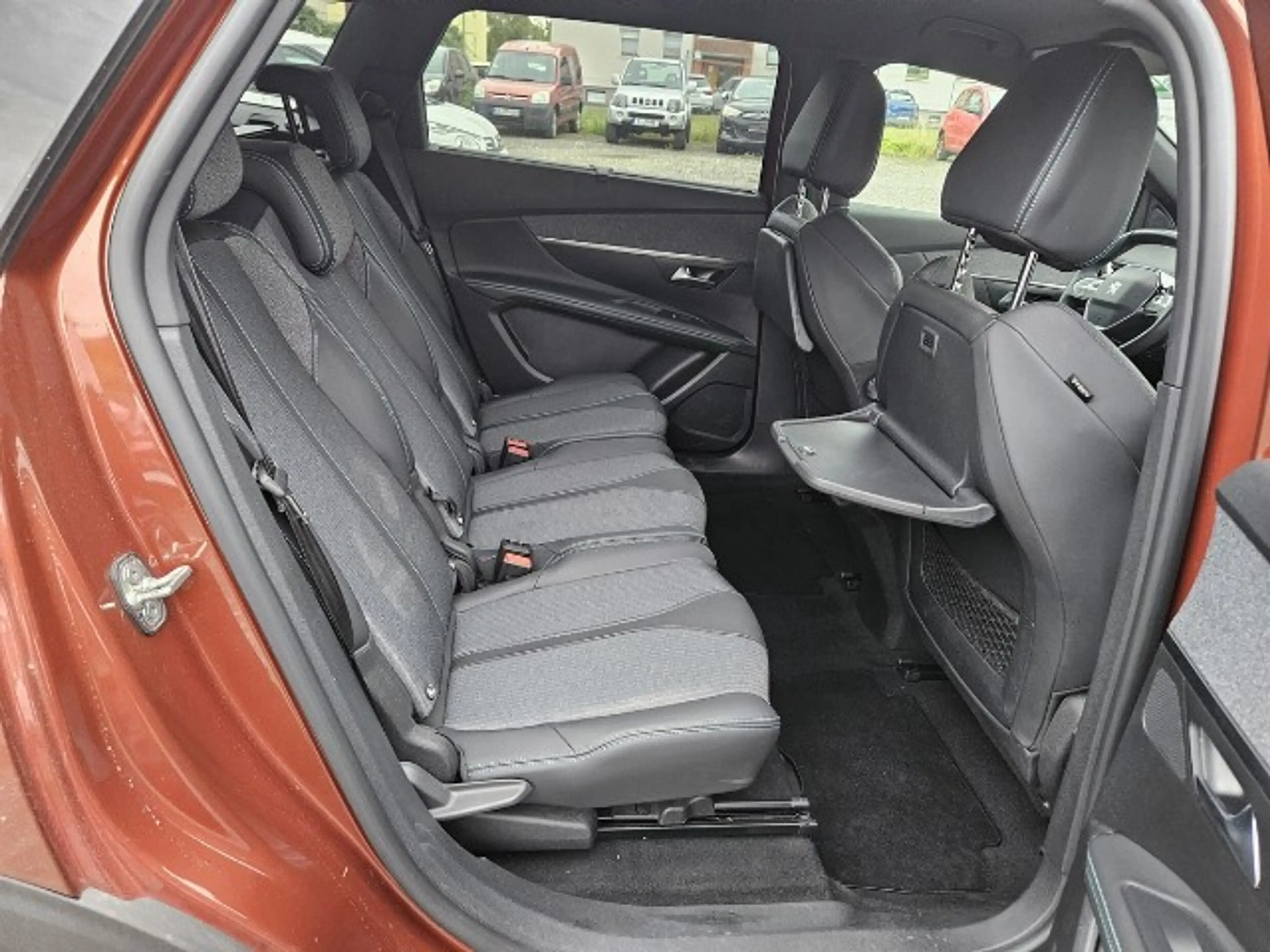 Peugeot 5008 PureTech 130 Allure Pack EAT8 Automatik 7-Sitzer — photo 14