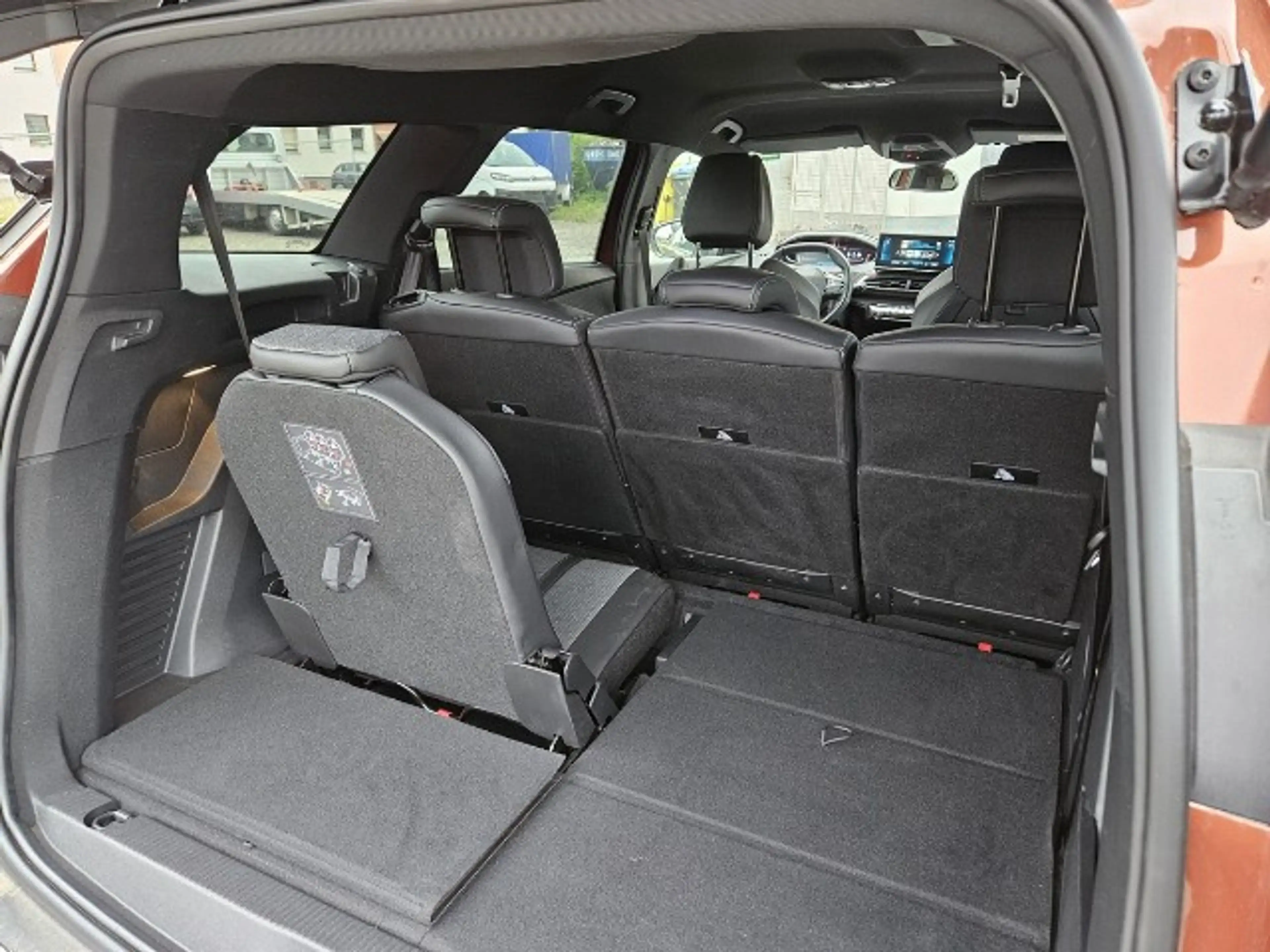 Peugeot 5008 PureTech 130 Allure Pack EAT8 Automatik 7-Sitzer — photo 9