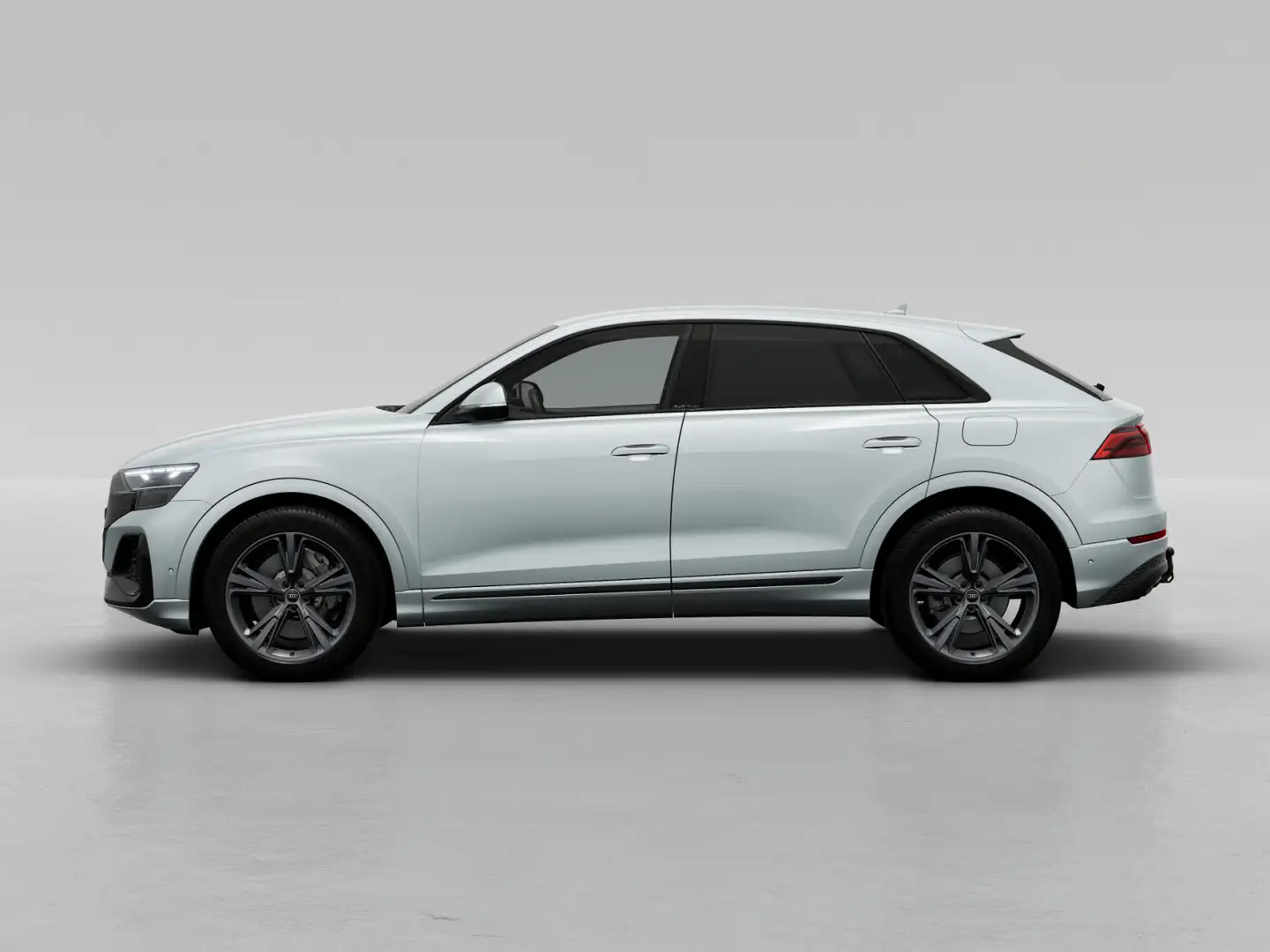 Audi Q8 55 TFSI e quattro AHK*360°Standklima*Air*HuD Silber - 2