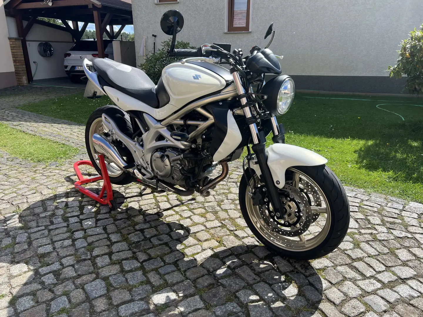 Suzuki Gladius 650 Blanc - 1
