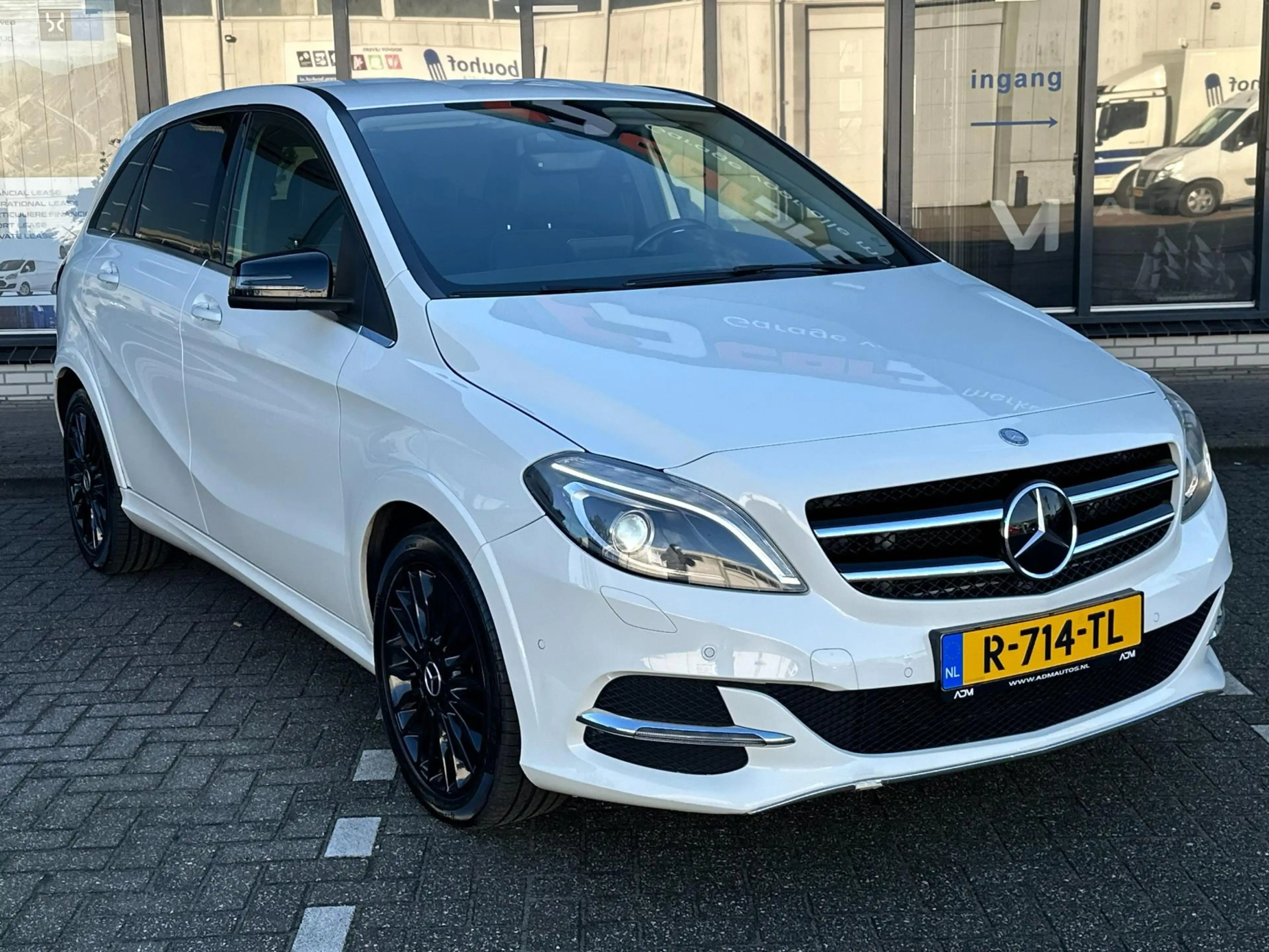 Mercedes-Benz B Electric Drive — photo 12