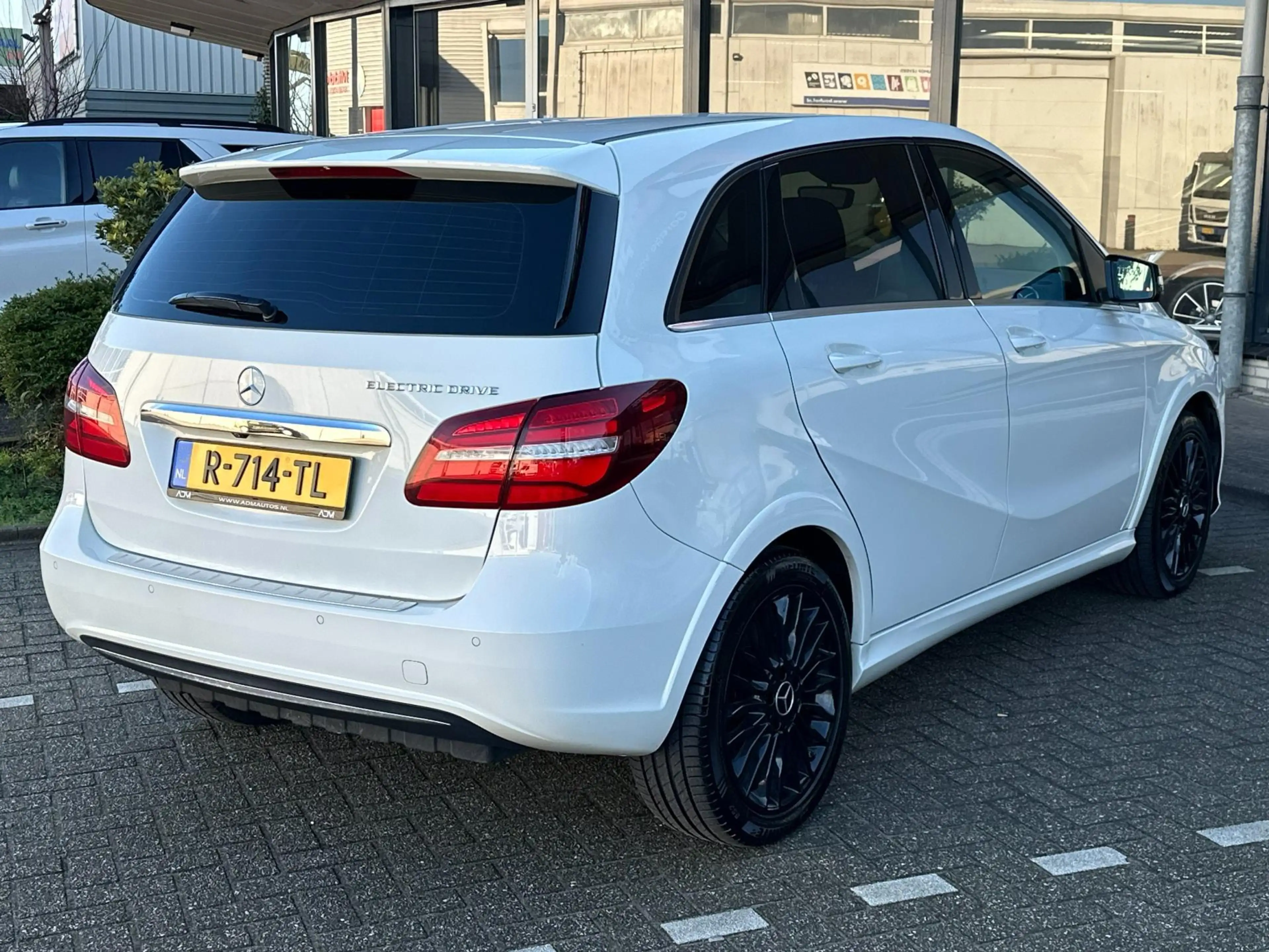 Mercedes-Benz B Electric Drive — photo 14