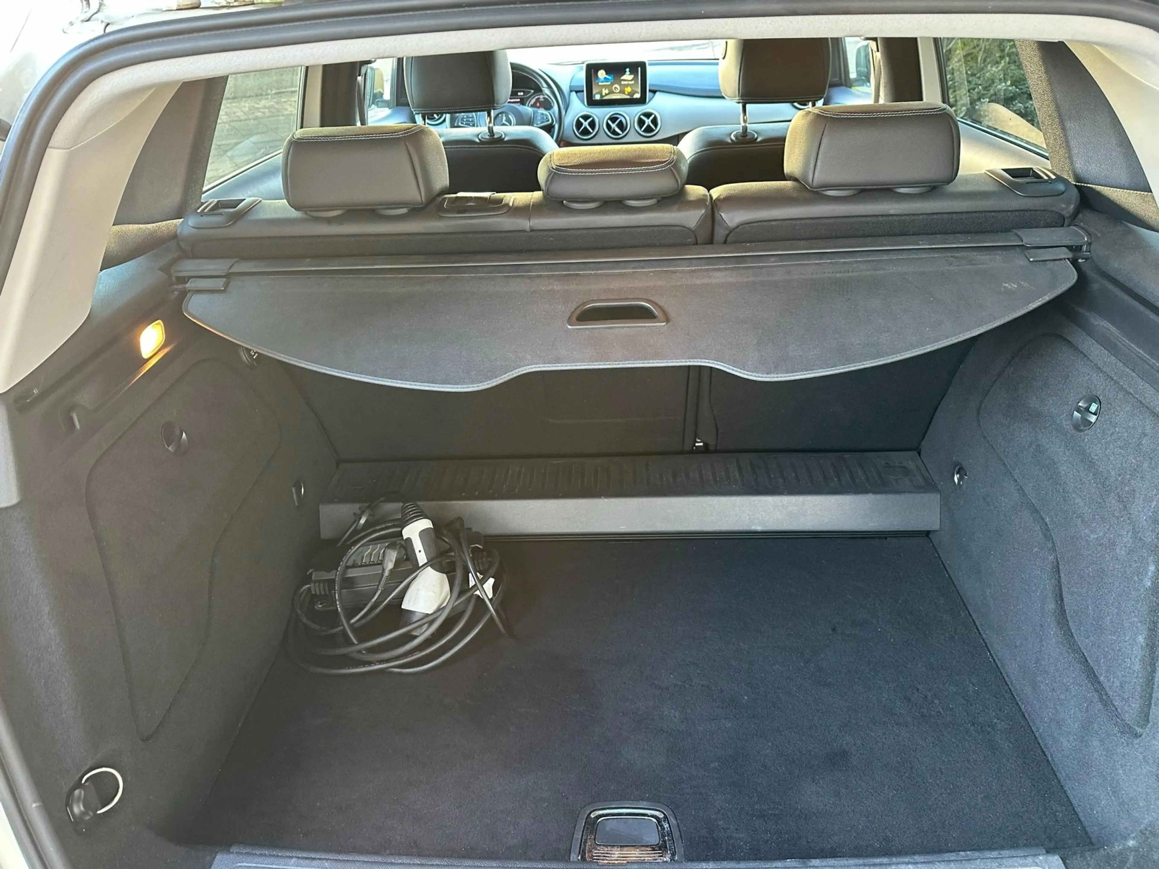 Mercedes-Benz B Electric Drive — photo 25