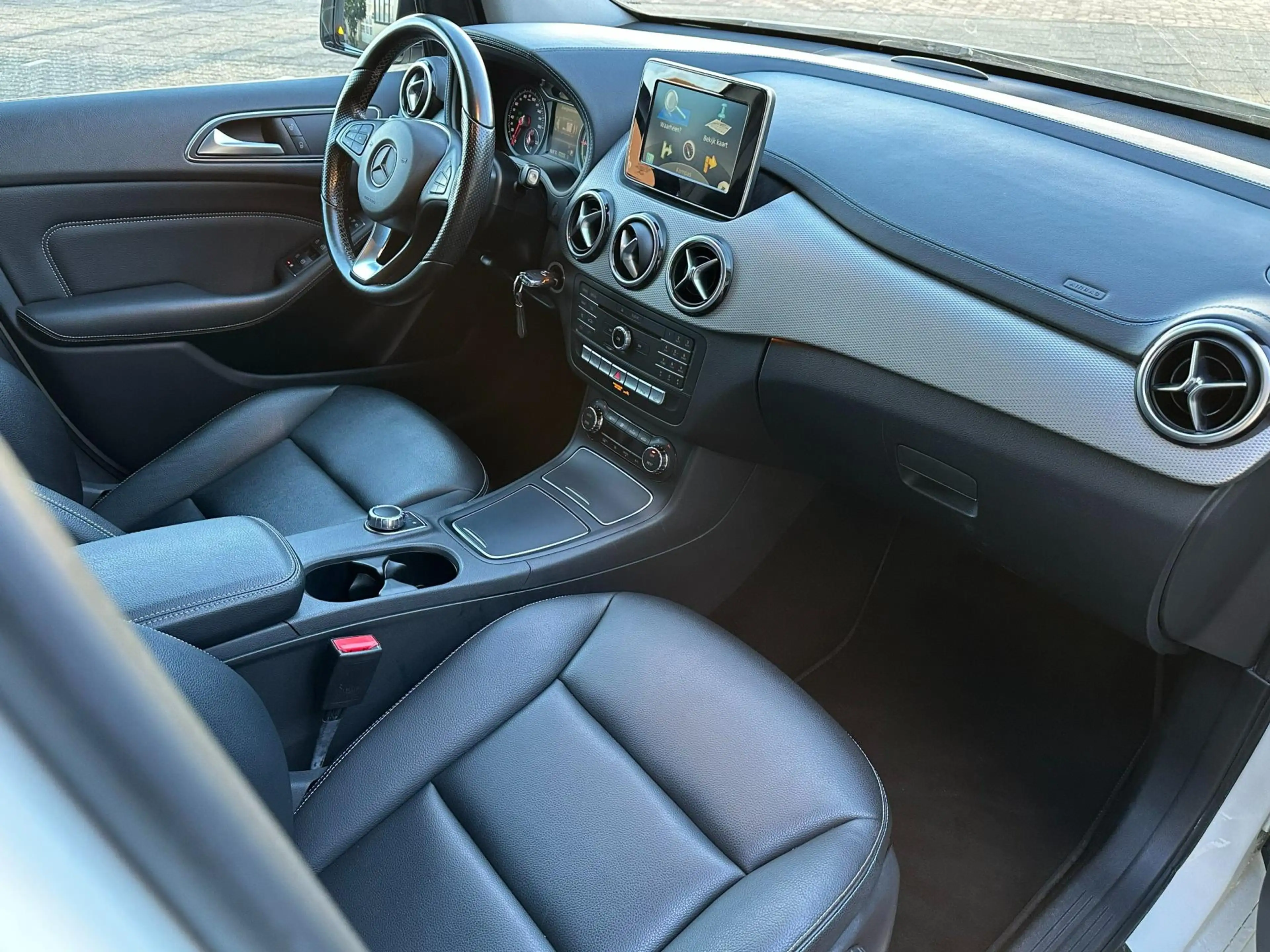 Mercedes-Benz B Electric Drive — photo 18