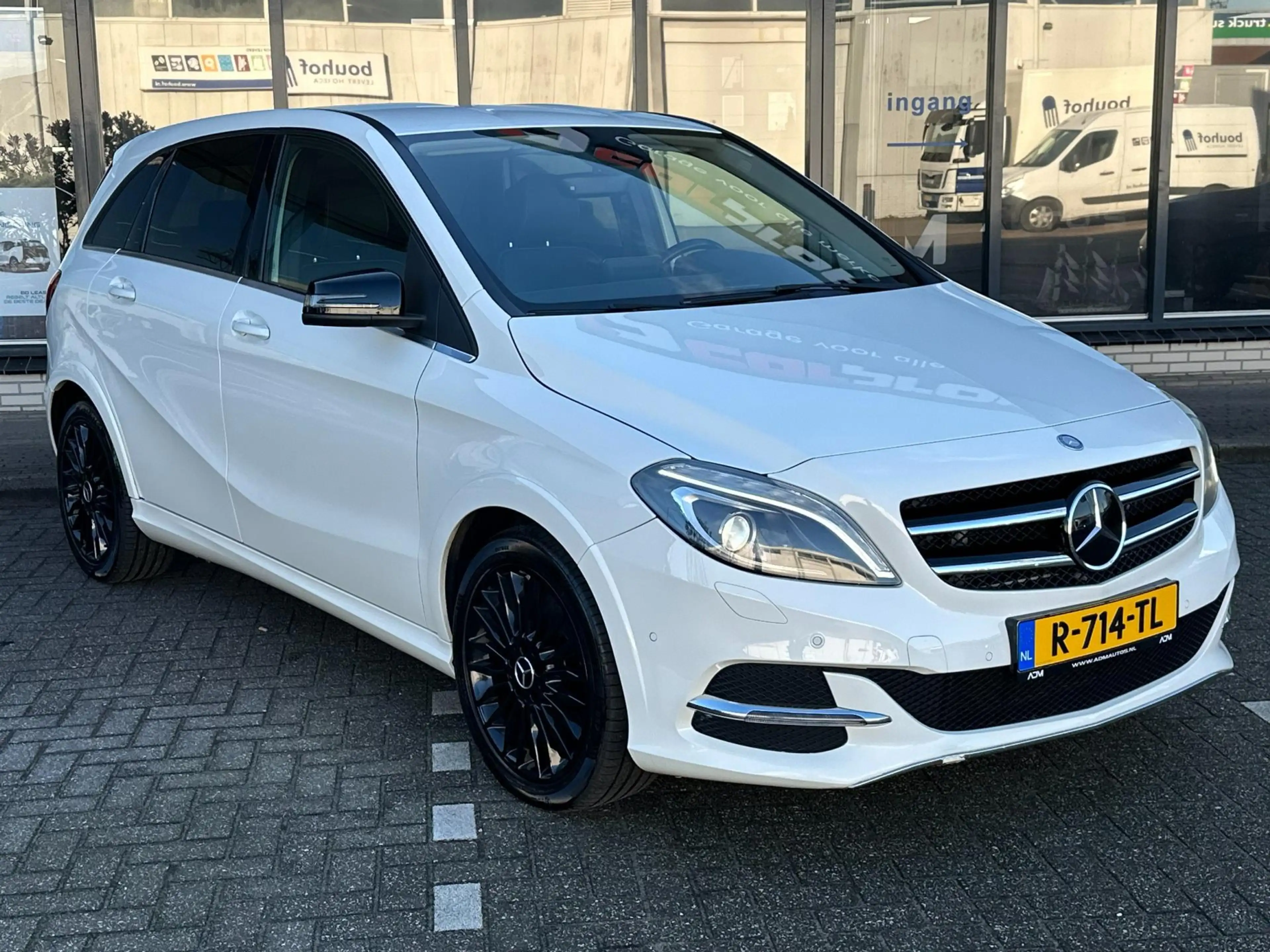 Mercedes-Benz B Electric Drive — photo 13