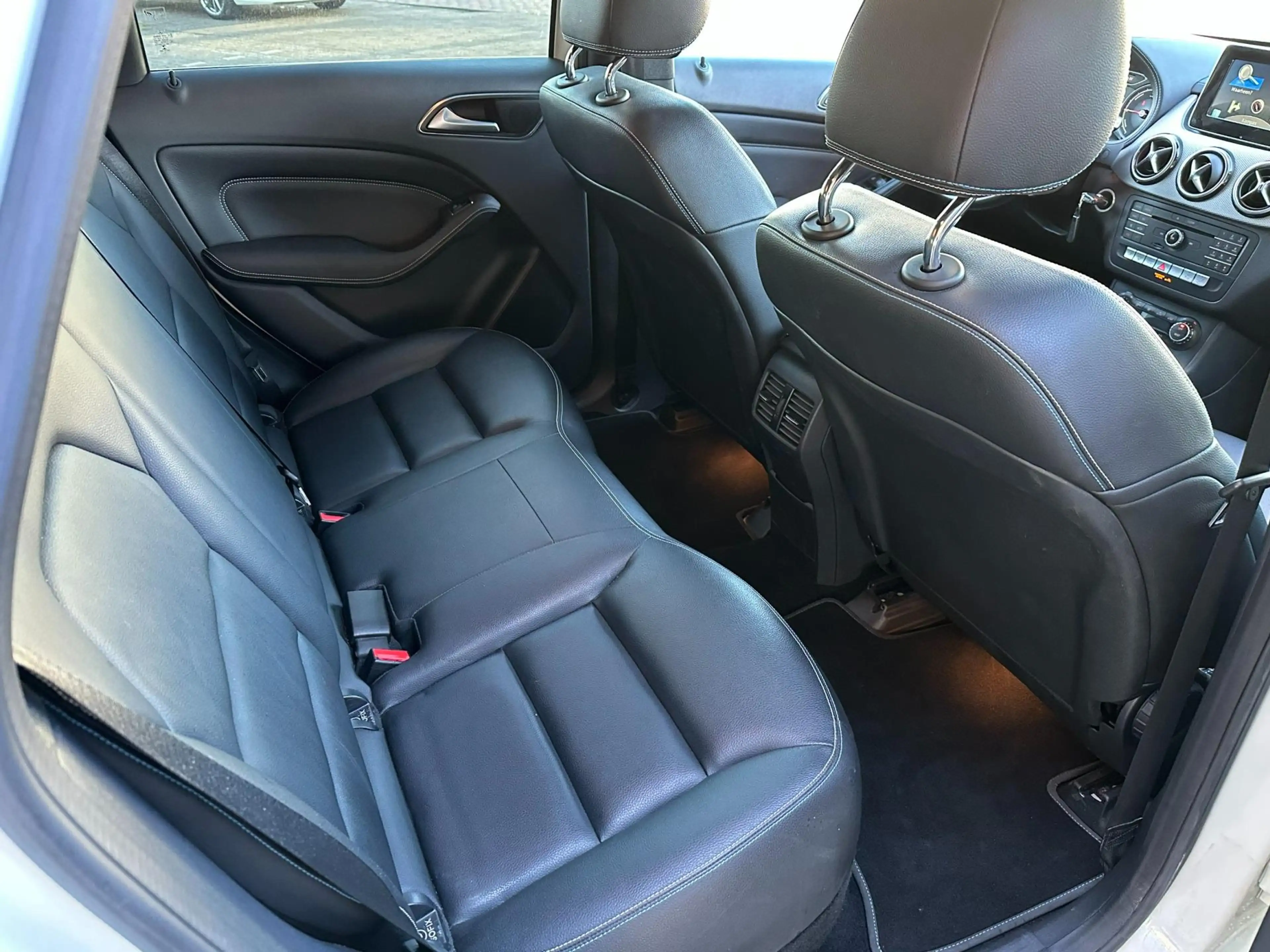 Mercedes-Benz B Electric Drive — photo 20