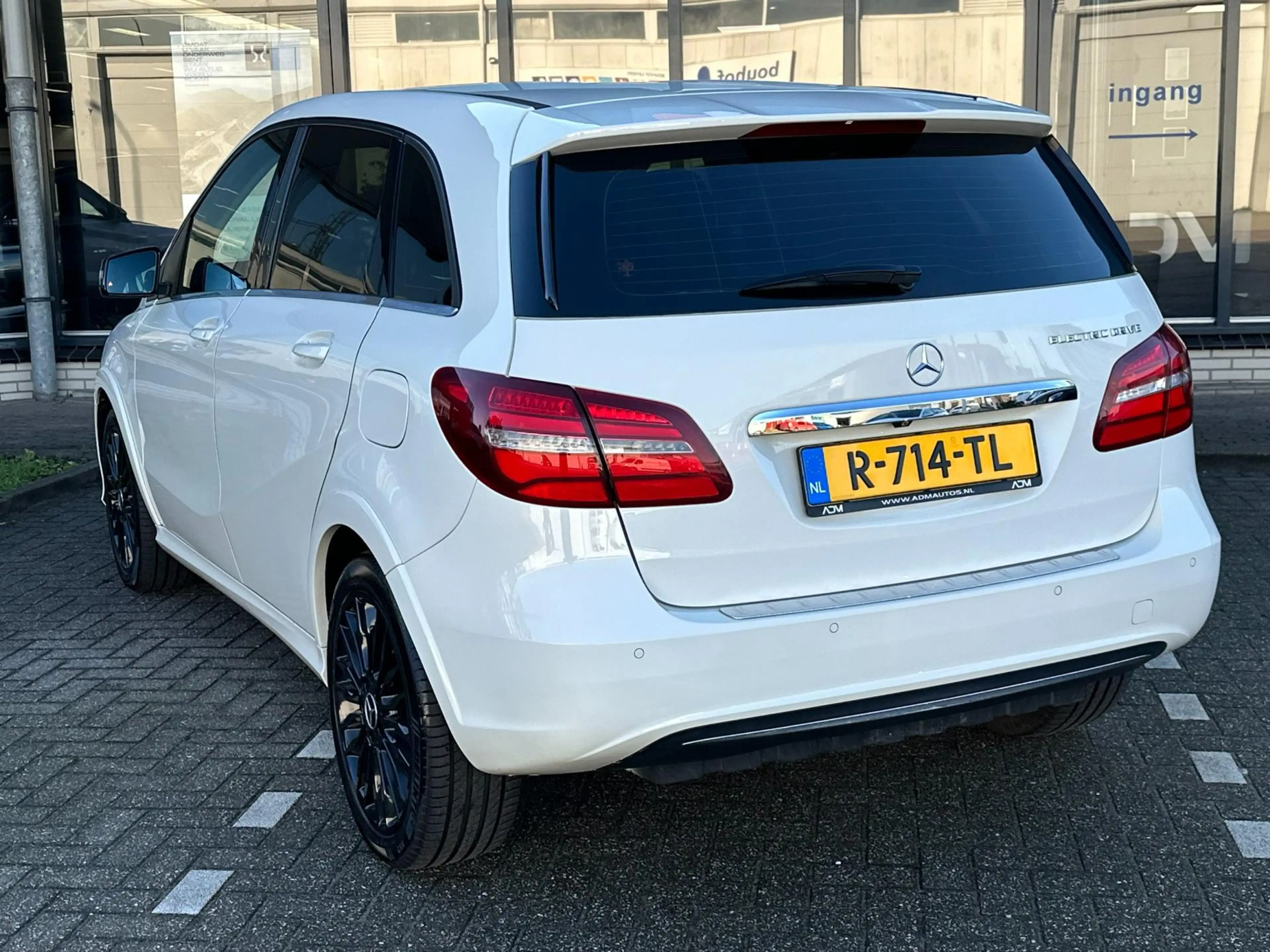 Mercedes-Benz B Electric Drive — photo 16