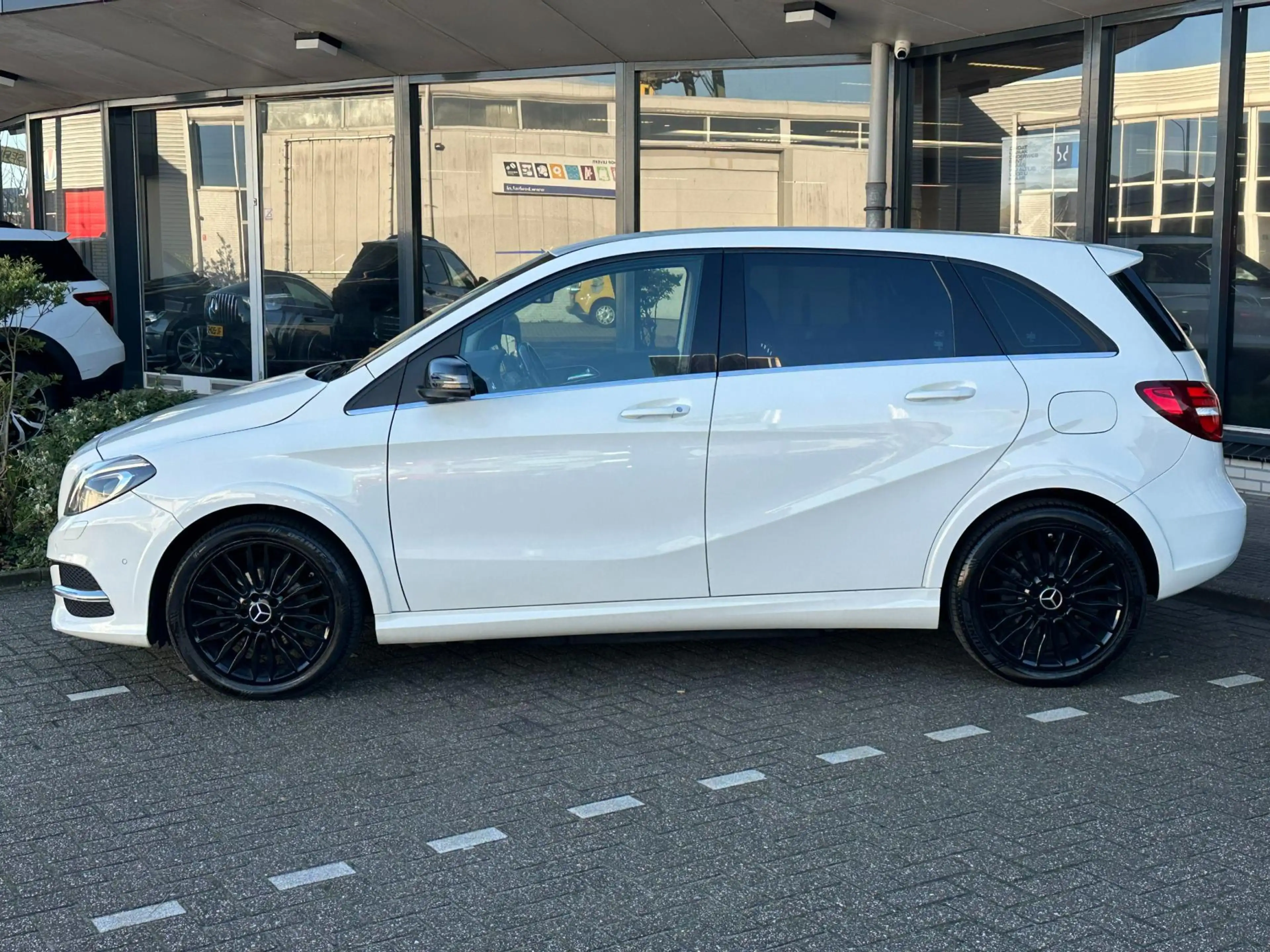 Mercedes-Benz B Electric Drive — photo 3