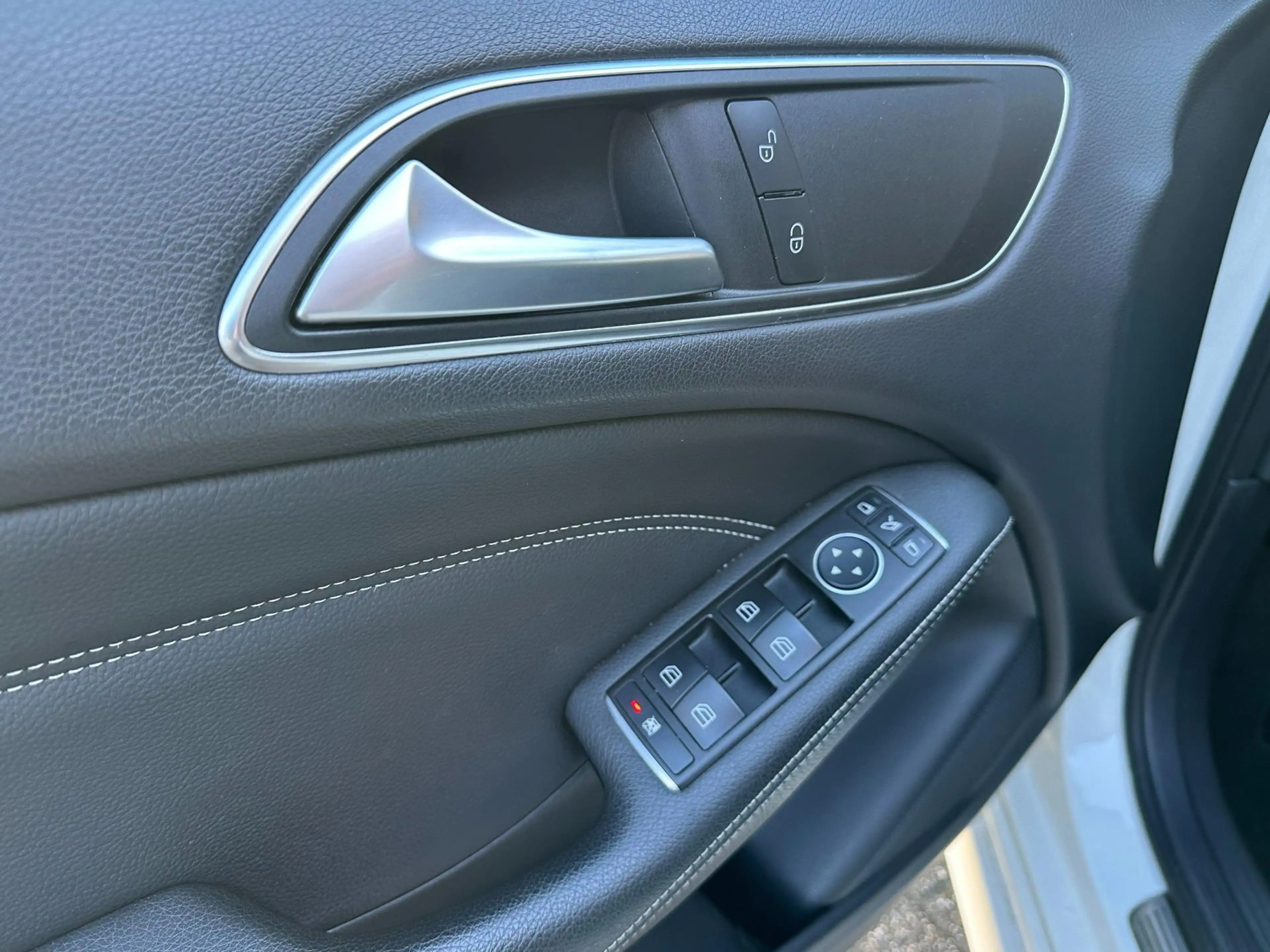Mercedes-Benz B Electric Drive — photo 22