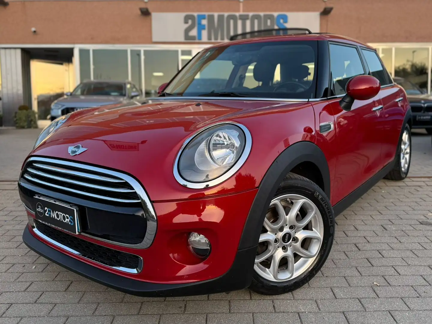 MINI Cooper D 1.5 Hype Seven 5p Rojo - 2