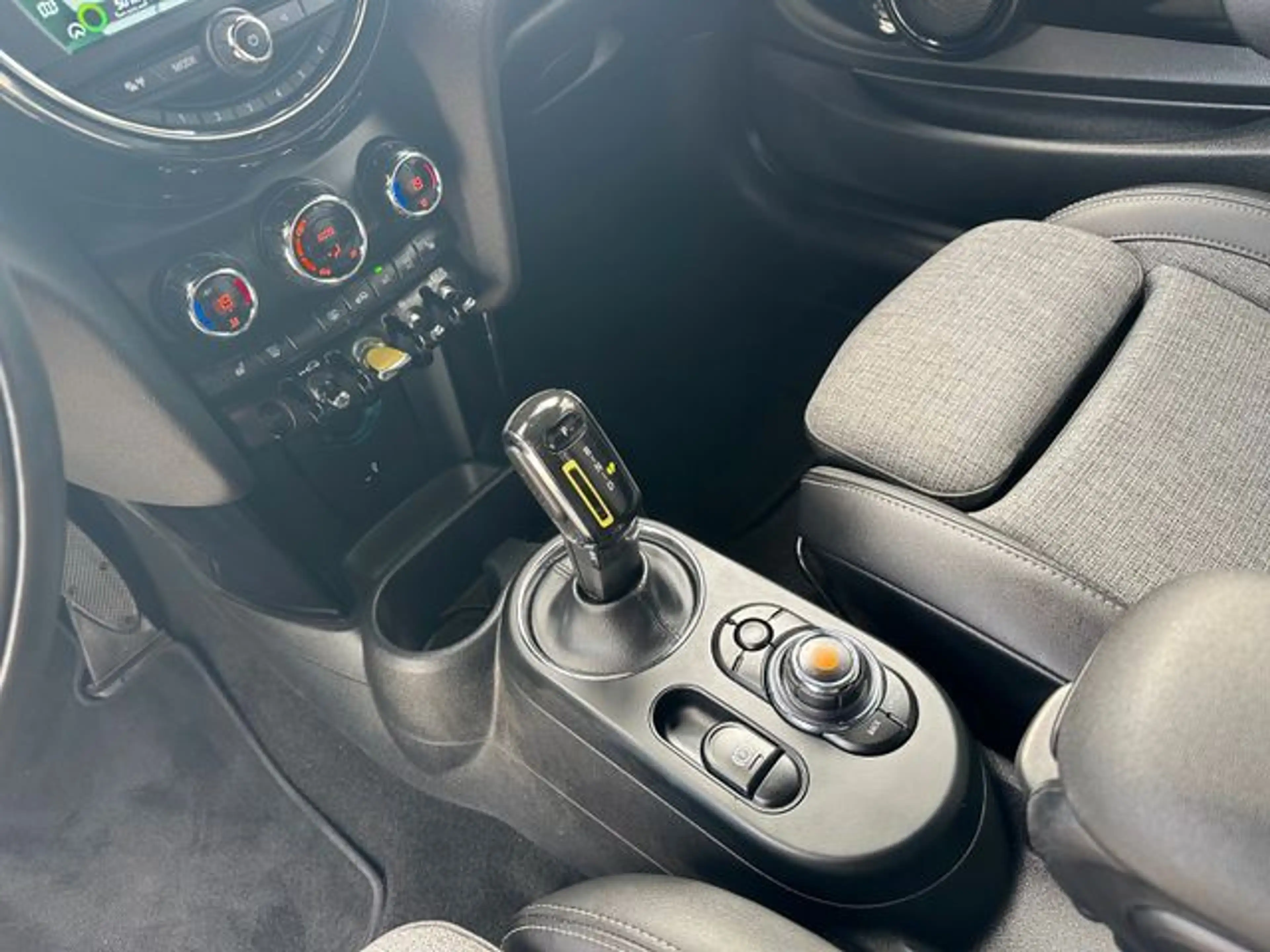 MINI Cooper SE Navi LED SHZ PDC 17 Zoll BLACK — photo 8
